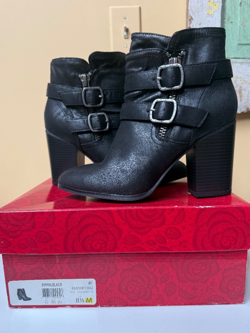 CARLOS BLACK PIPPIN ANKLE BOOTIE BY CARLOS SANTANA, SIZE 8.5